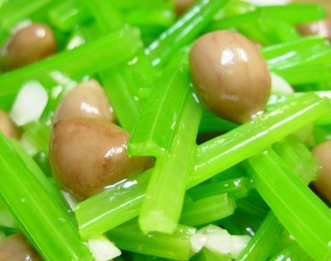 拌吃芹菜对咽喉炎有好处吗?