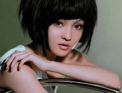 歌手张韶涵演唱会上突发耳聋！